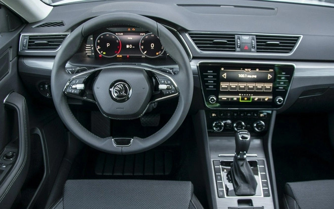 Skoda Superb cena 172000 przebieg: 5, rok produkcji 2024 z Brusy małe 407